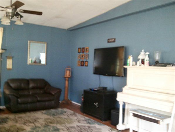 2nd image of 1658 Wards Corner Rd