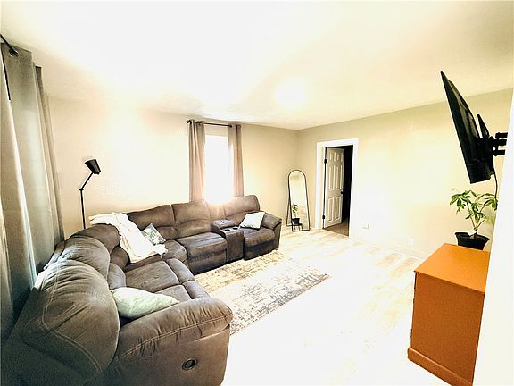 4th image of 506 W Lincoln St