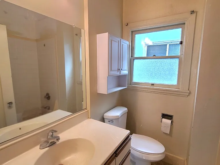 1828 Walnut St — Photo 5