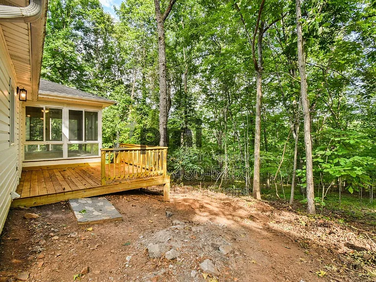 135 Beacon Hill Dr — Photo 29