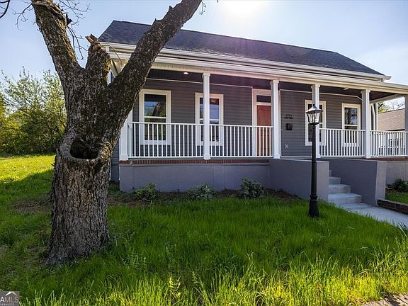 3rd image of 836 Plant St