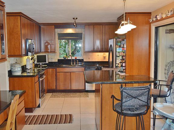 4th image of 1065 Peninsula Dr