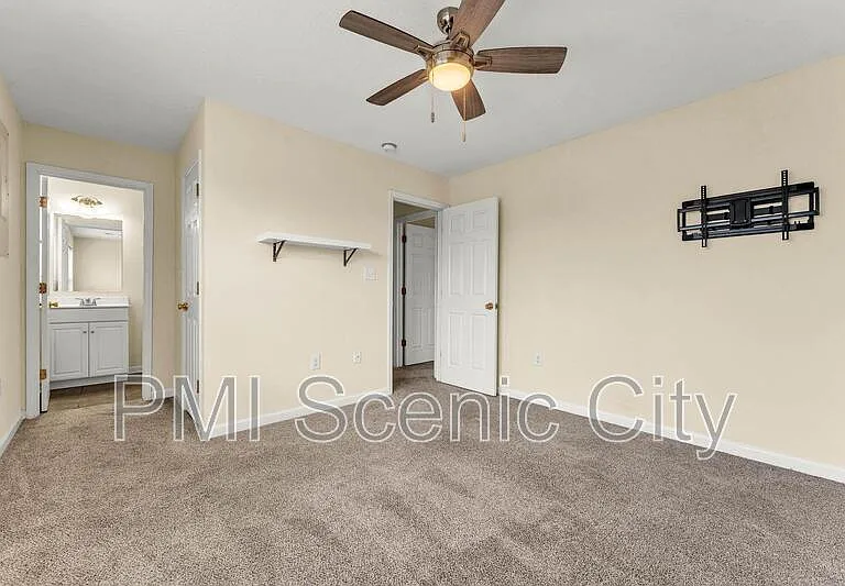 3721 Keri Ln NE — Photo 8