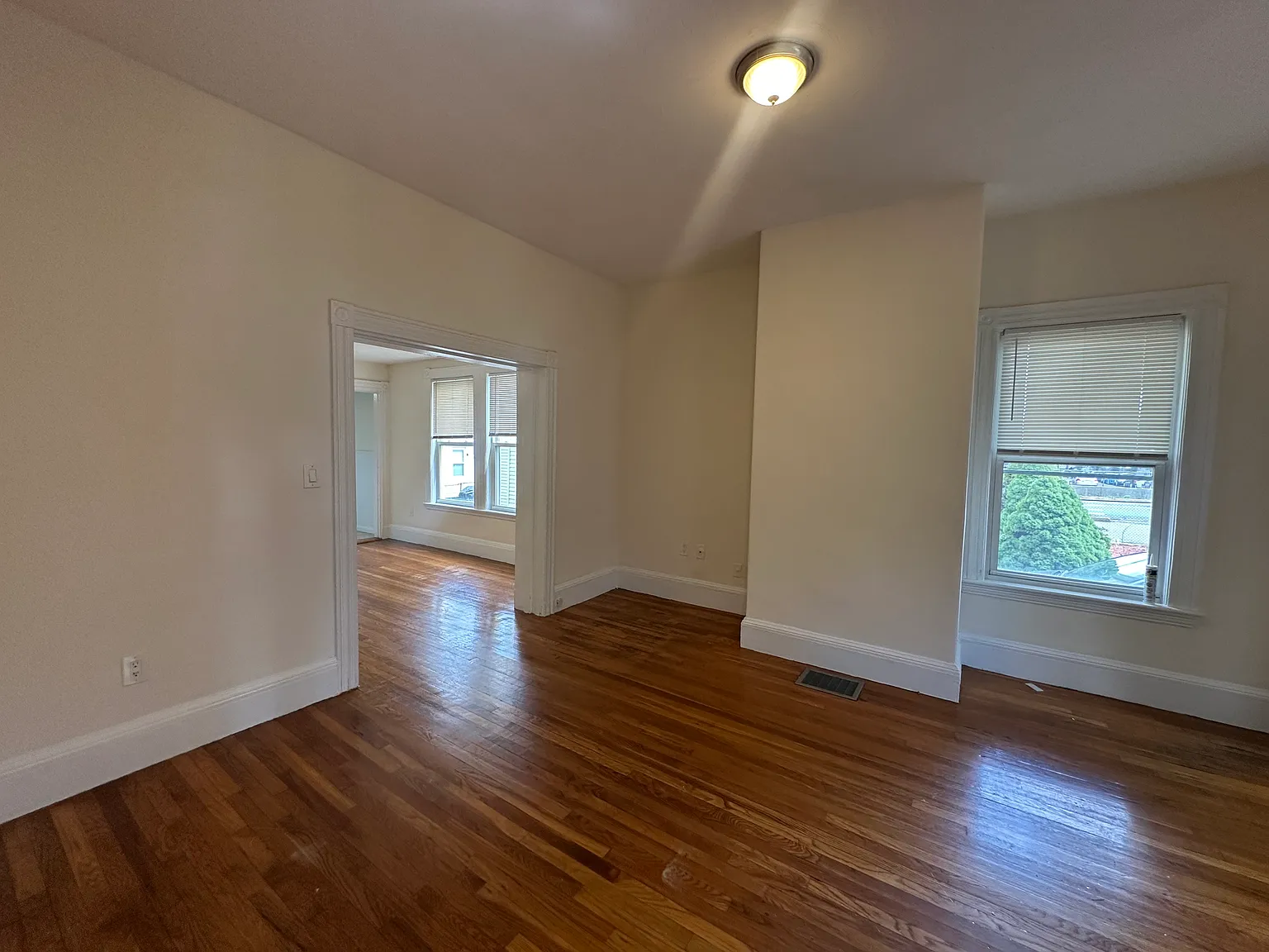 2 bed, 999 sqft, $2,695 — Photo 4