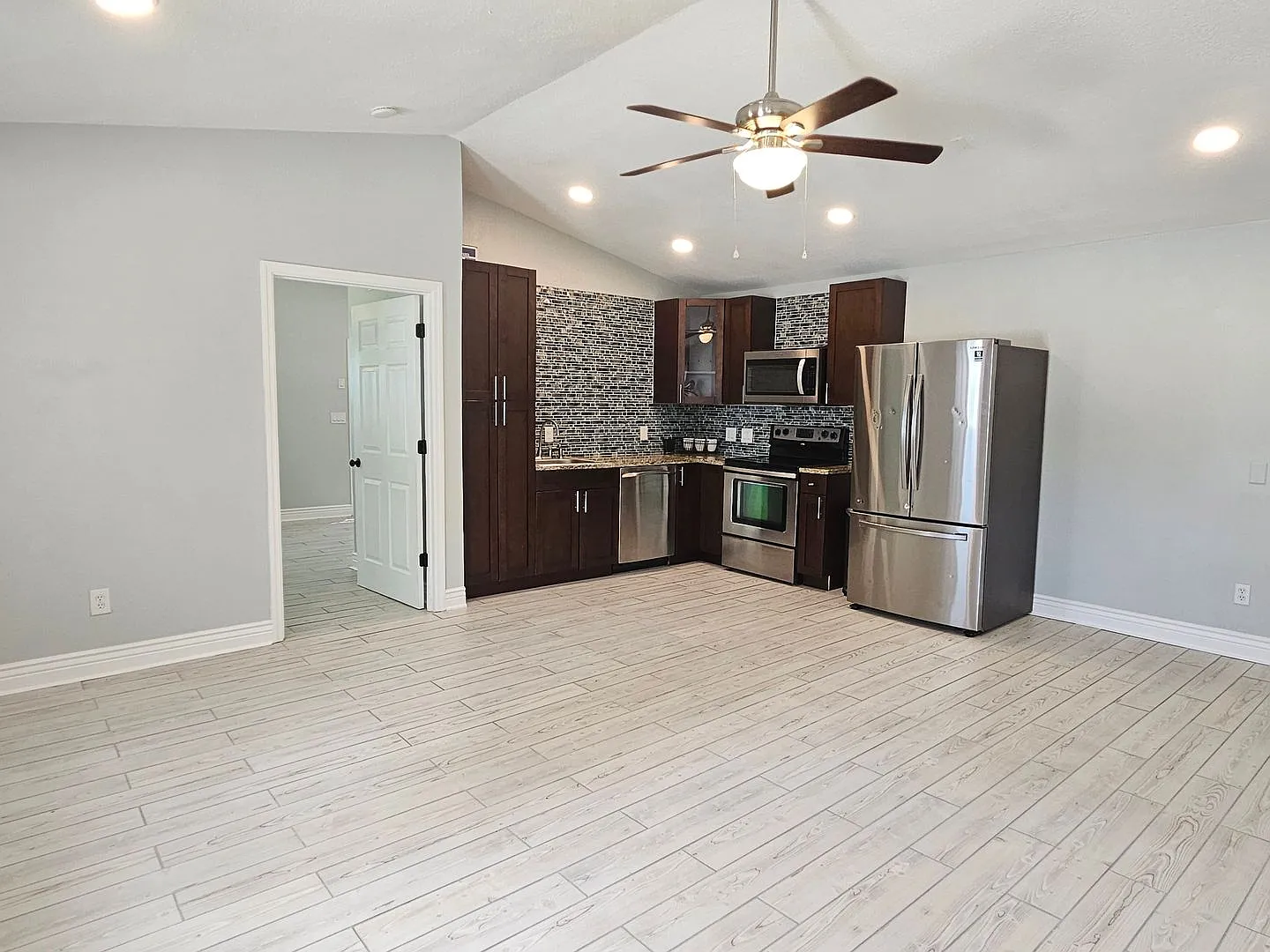 Annual Unfurnished Cottage minutes from Manasota Key Beach! (2 Units on Property) — Photo 3