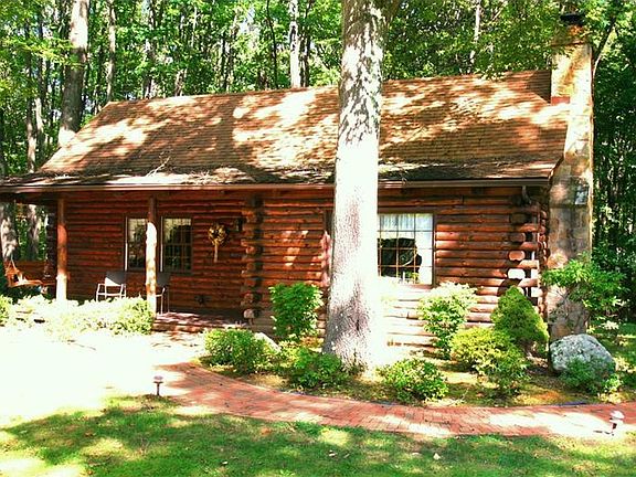2nd image of 572 Woodland Dr
