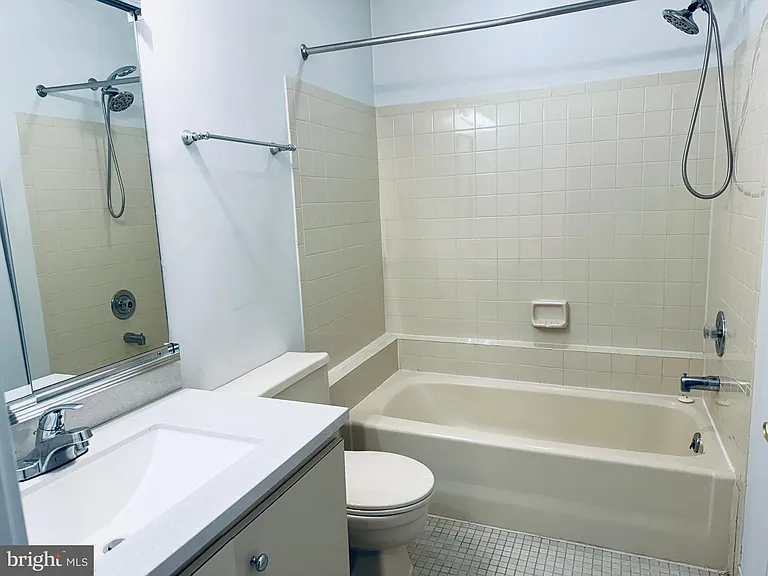 835 Chanticleer — Photo 31