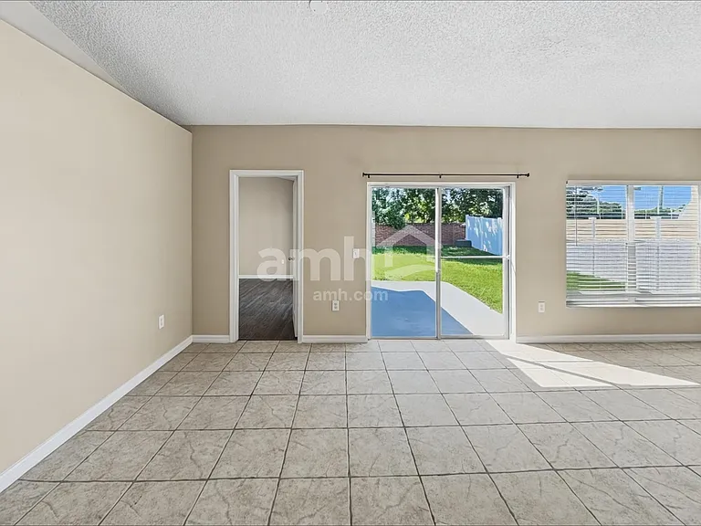 2423 Hybrid Dr — Photo 5