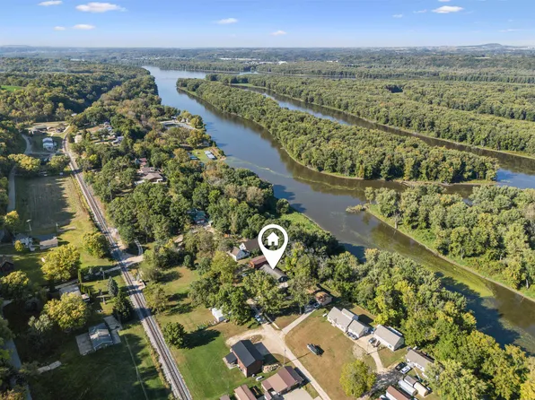 4641 S Beach Ln, Dubuque, IA 52003