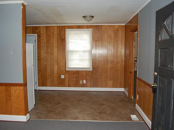 4th image of 122 Westdale Ave