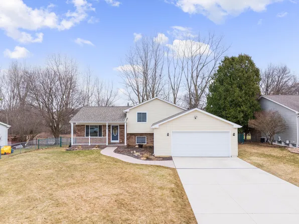 1225 Keble Ln, Oxford, MI 48371