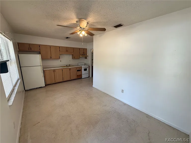 7115 W Porpoise Dr — Photo 2