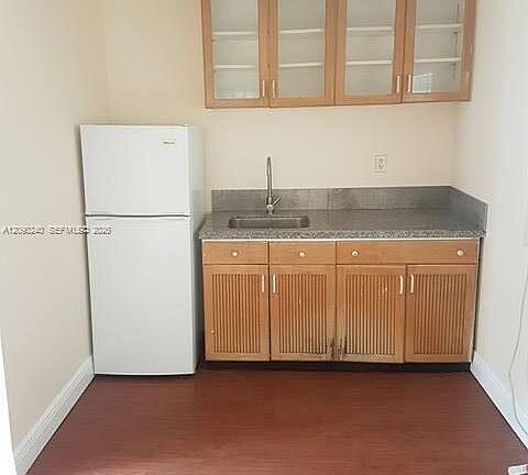 3rd image of 1519 N 59th Ter