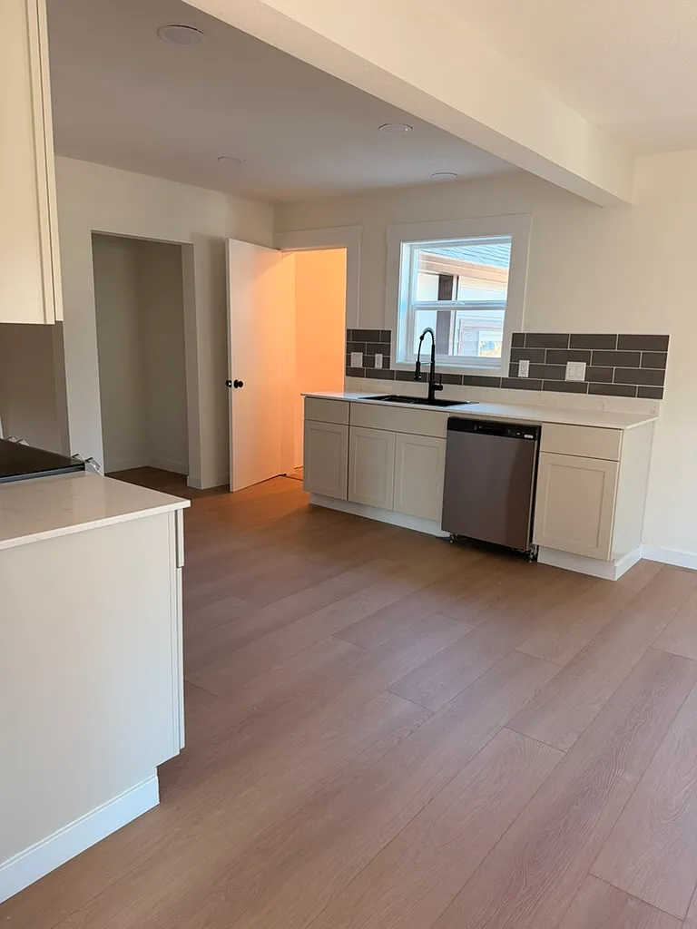 4 bed, 2100 sqft, $3,600 — Photo 3