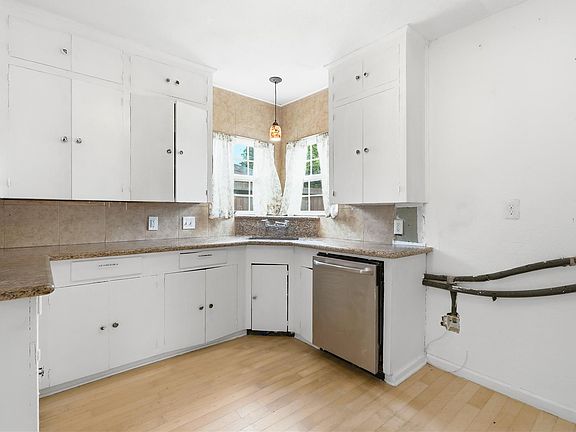 3rd image of 3855 Arbor St