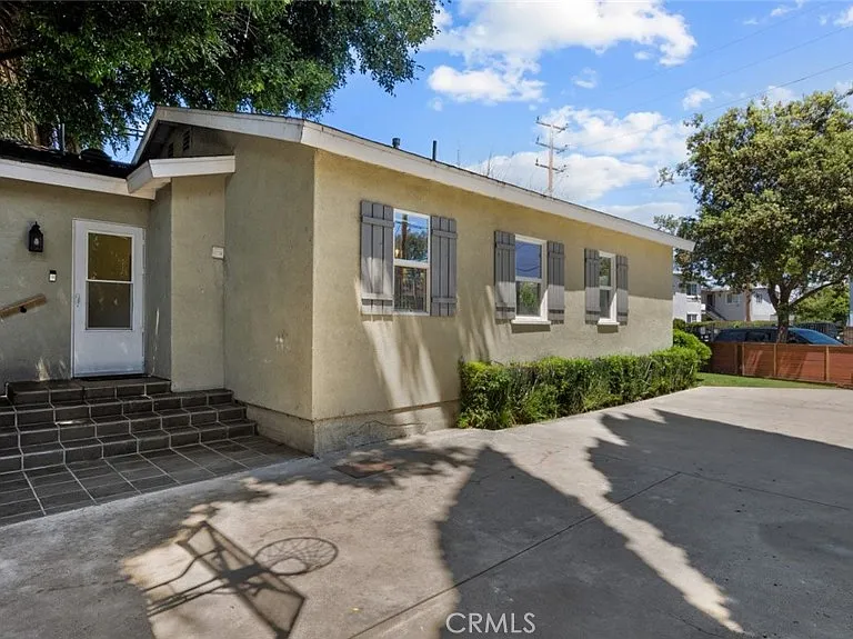 3131 Livonia Ave — Photo 22