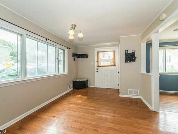 3rd image of 37 Embury Pl