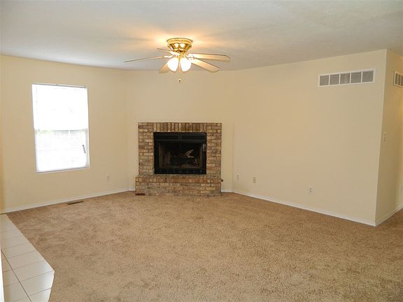 5th image of 1405 W Woodhill Dr