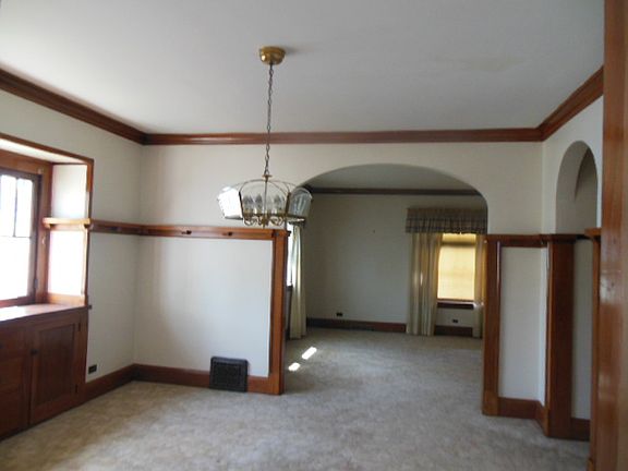 2nd image of 3915 Howard St