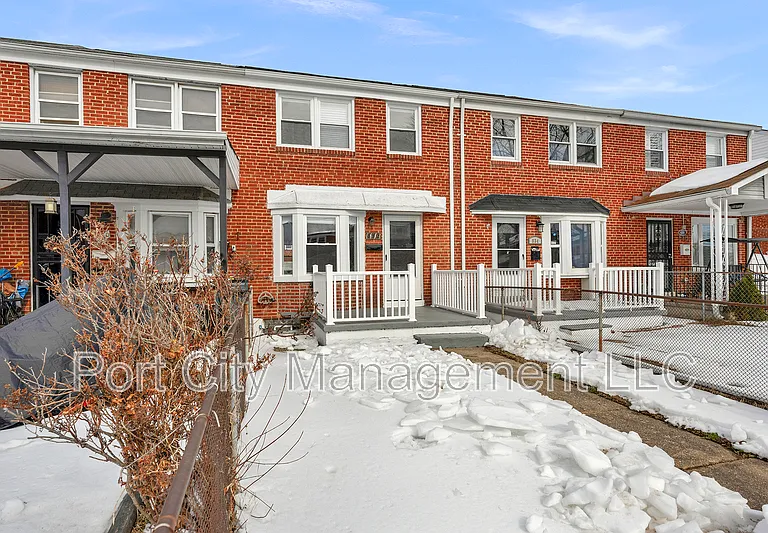 832 N Marlyn Ave — Photo 2
