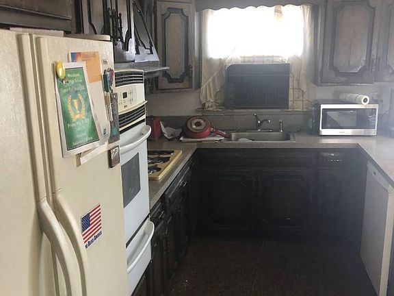 4th image of 124 Bushey Ave