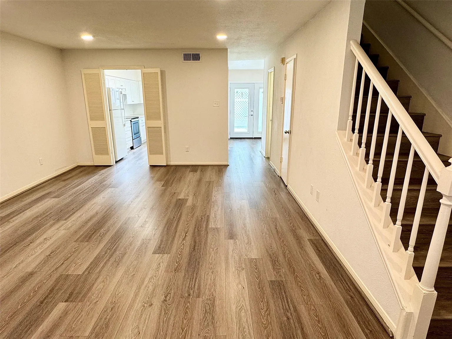 9901 Sharpcrest St — Photo 2