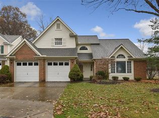 1 S Hampton Ct, Rocky River, OH 44116