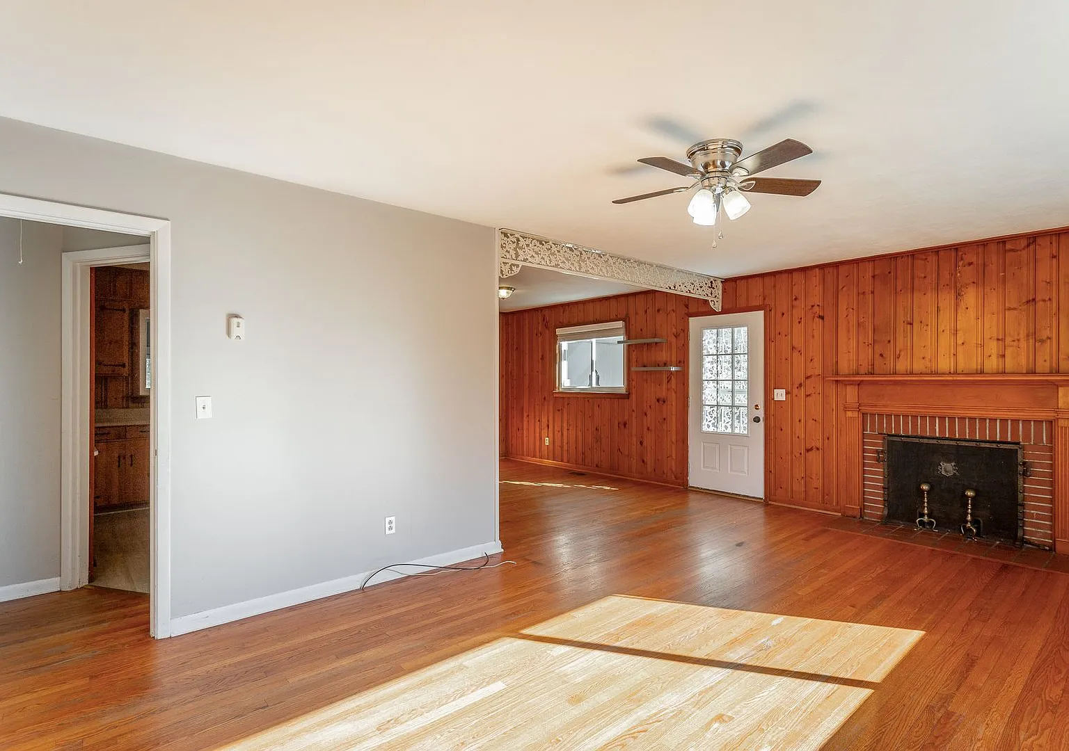 2 Bedroom 1.5 Bath Home in East Ridge — Photo 4