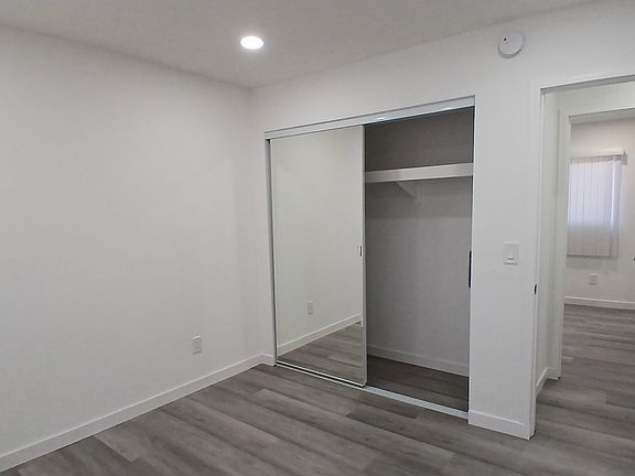 4th image of 4319-21 Swift Ave #B