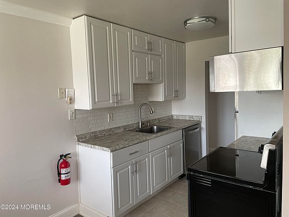 3rd image of 60 Manchester Ct APT E