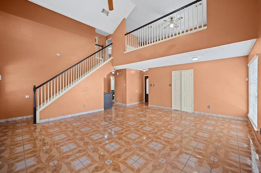 3 bed, 2.5 bath, 2231 sqft, $2,100 — Photo 3