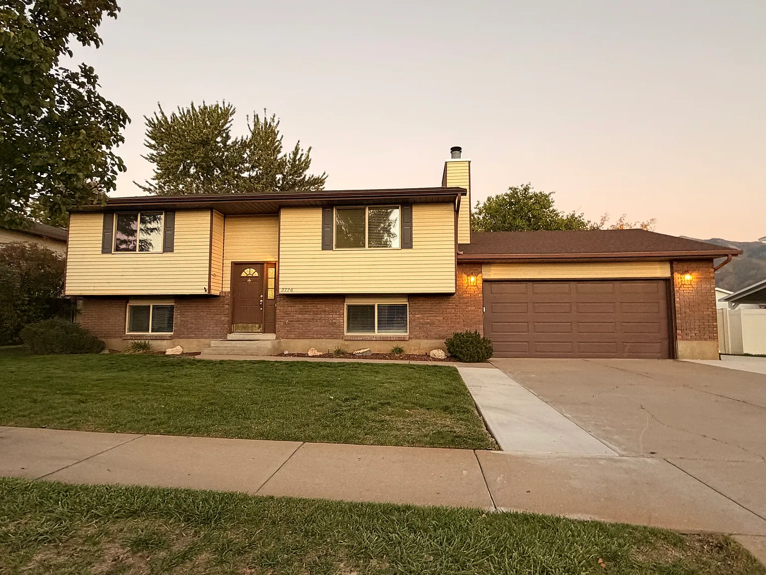 4 bed, 2200 sqft, $2,300 — Photo 2