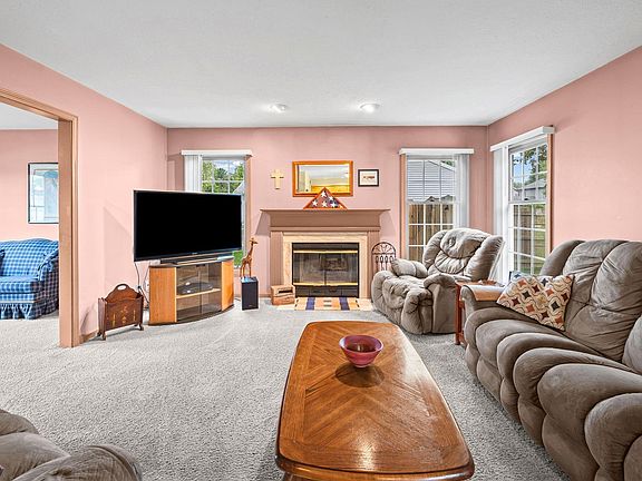 3rd image of 1922 Bayberry Ln