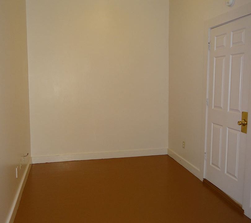 2nd image of 1695 Hilyard St
