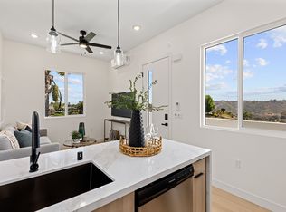 Beautiful Top Floor 1 bed with a view!, San Diego, CA 92117