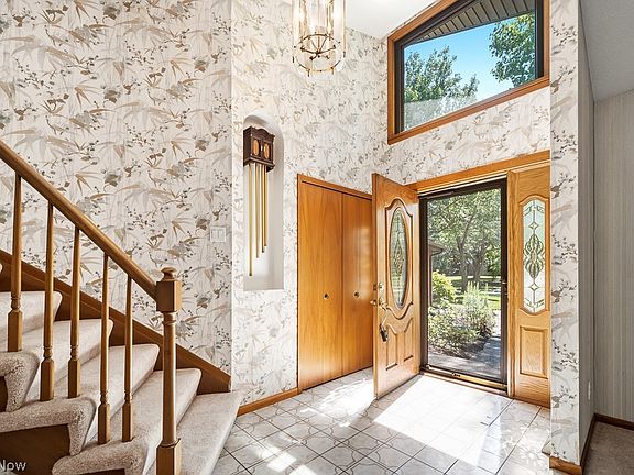 3rd image of 6551 Queens Way