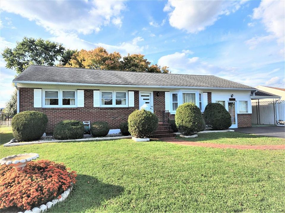 1st image of 108 Linden Cir
