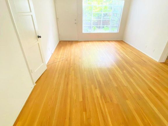 5th image of 328 N Louise St #2