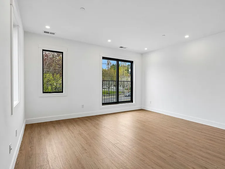1060 Main Street — Photo 57