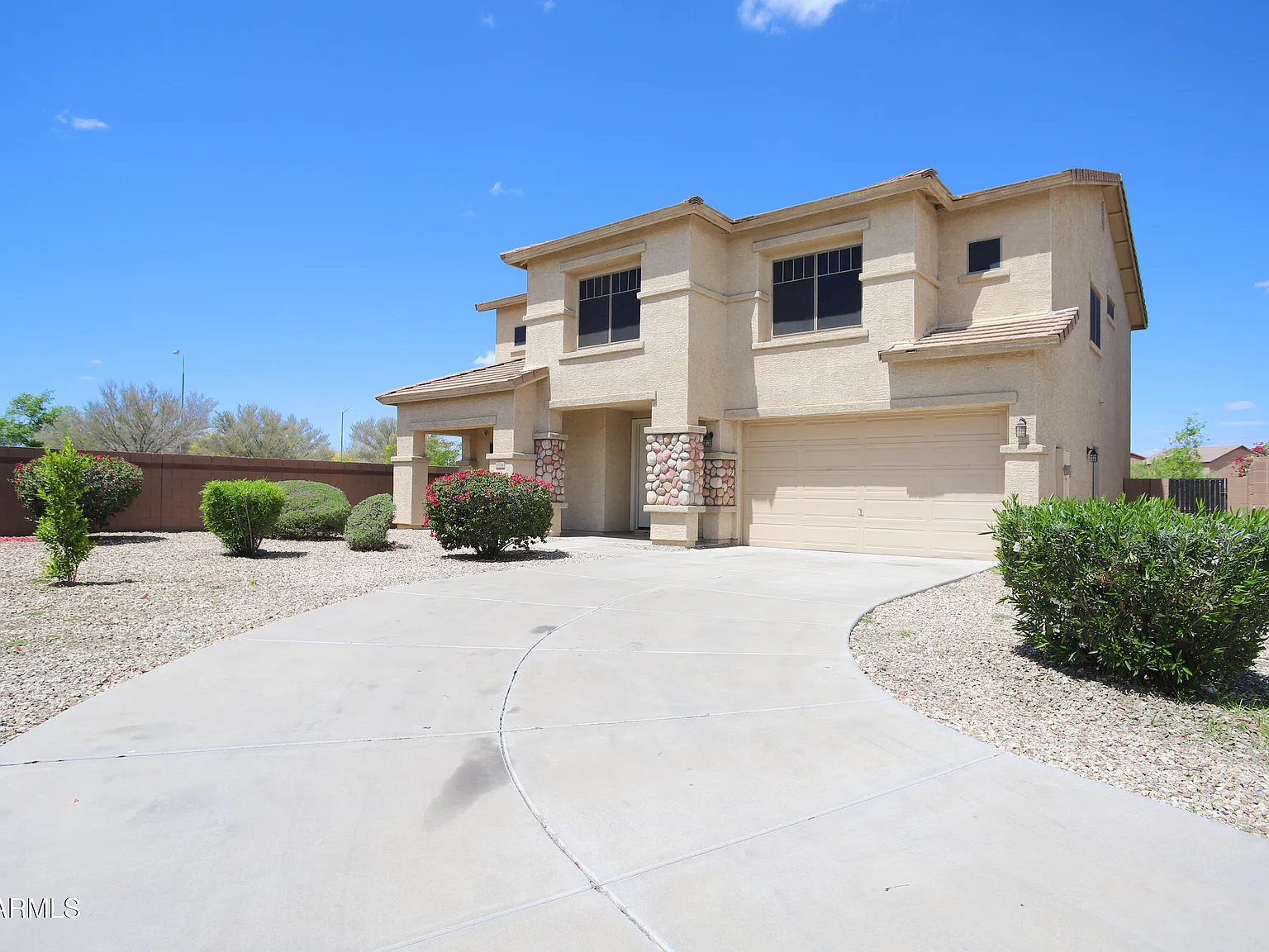 5 bed, 2.5 bath, 3120 sqft, $2,990 — Photo 3