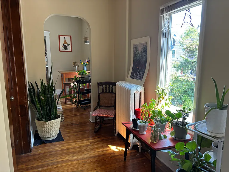 149 College St — Photo 5