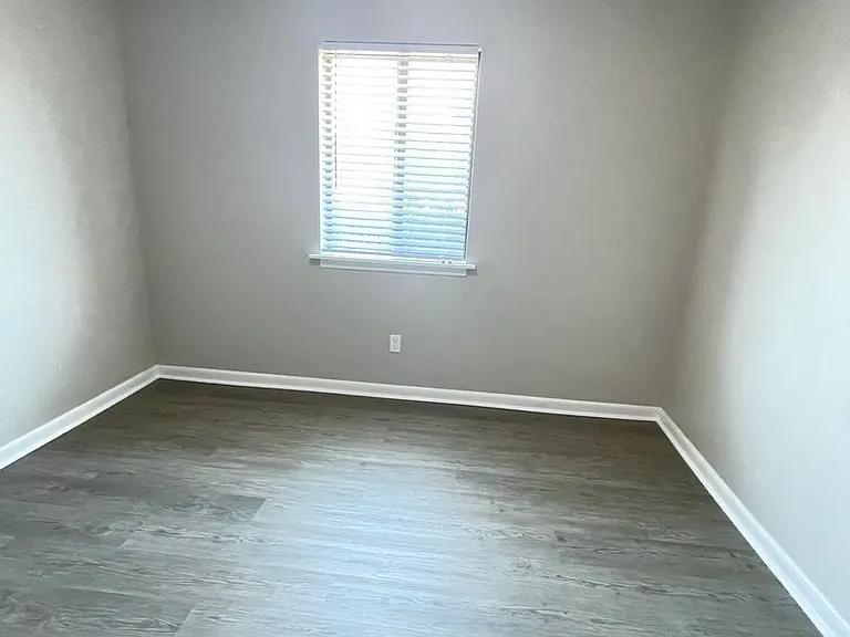 Pecan Manor Apartments — Photo 42