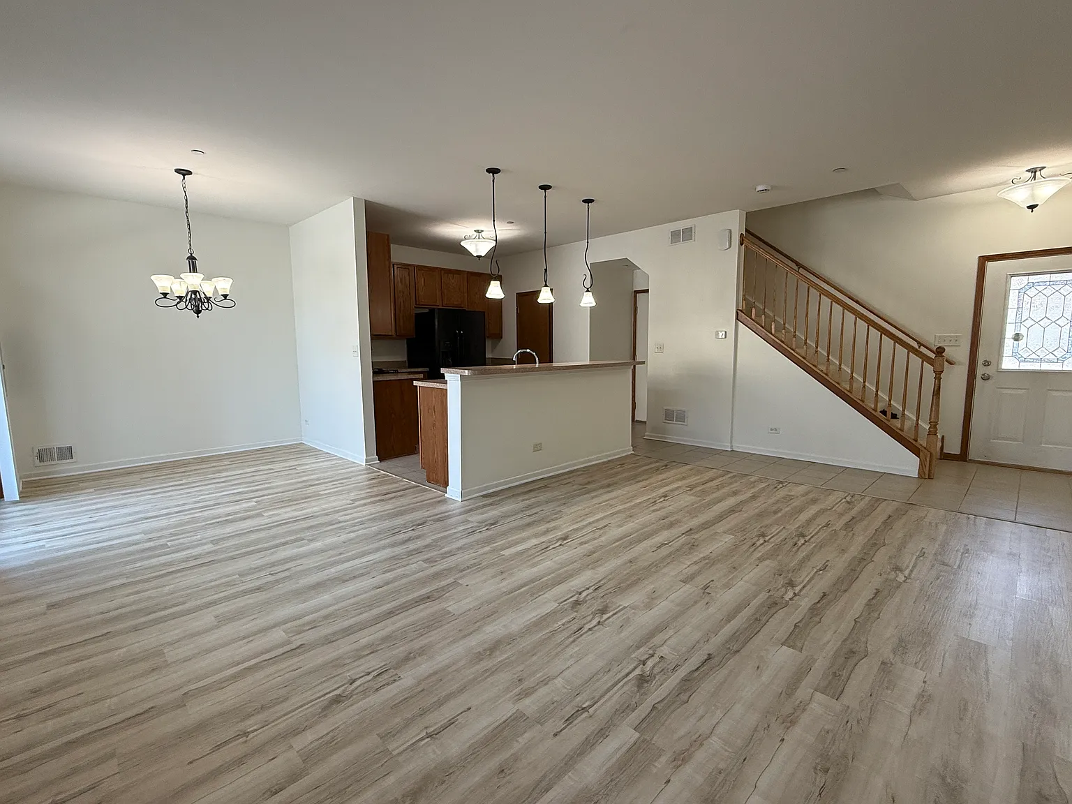 2 bed, 1.5 bath, 1551 sqft, $2,350 — Photo 2