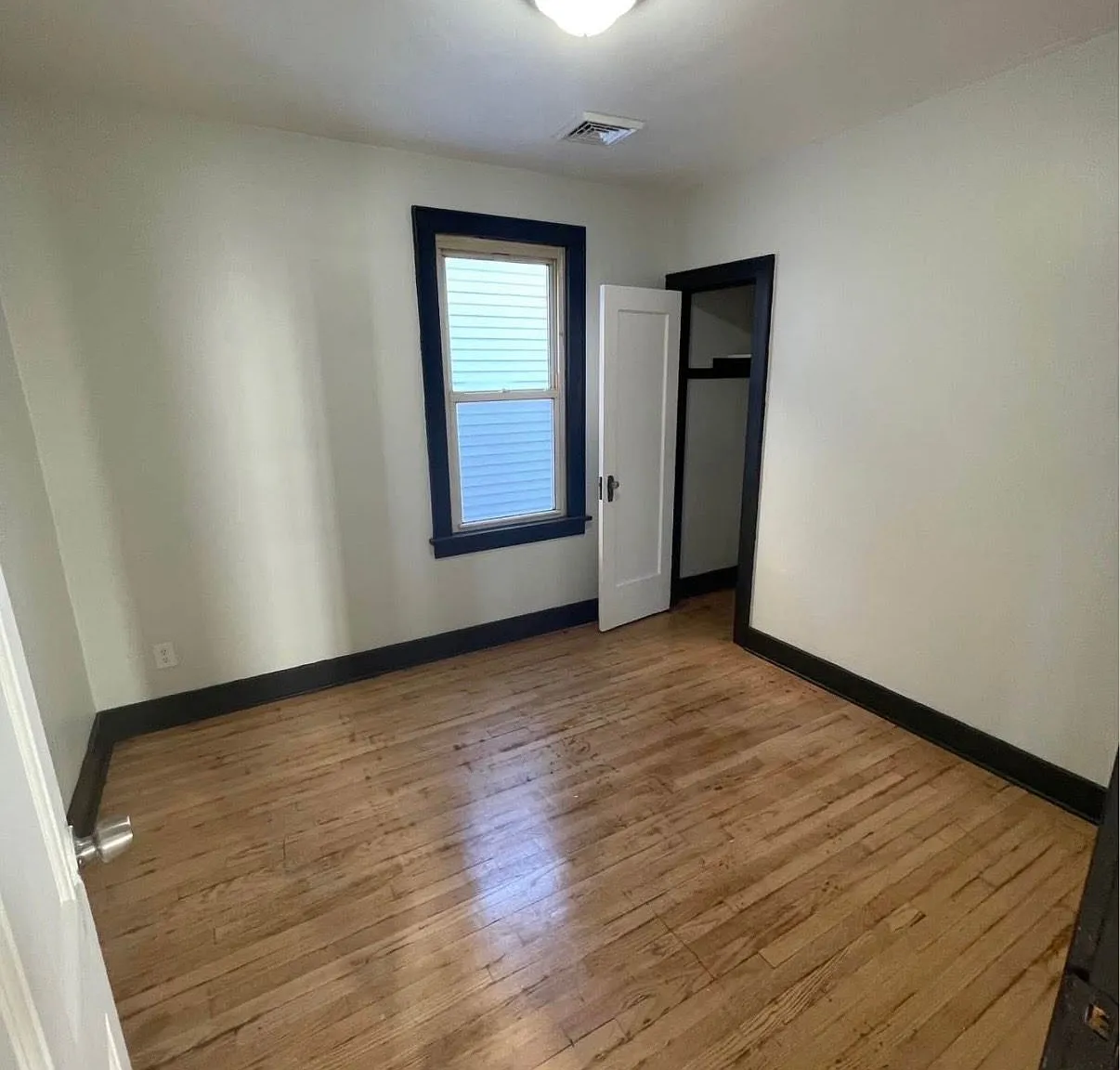 3 bed, 1.0 bath, $1,661 — Photo 4