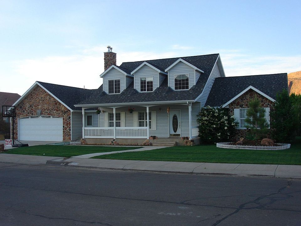 Great Neighborhood in town w/ views of the Portal