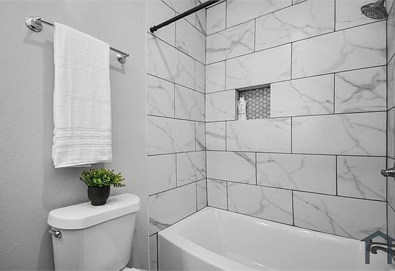 5th image of 2022 Chapman St #A