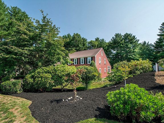 4th image of 263 Edgewater Dr