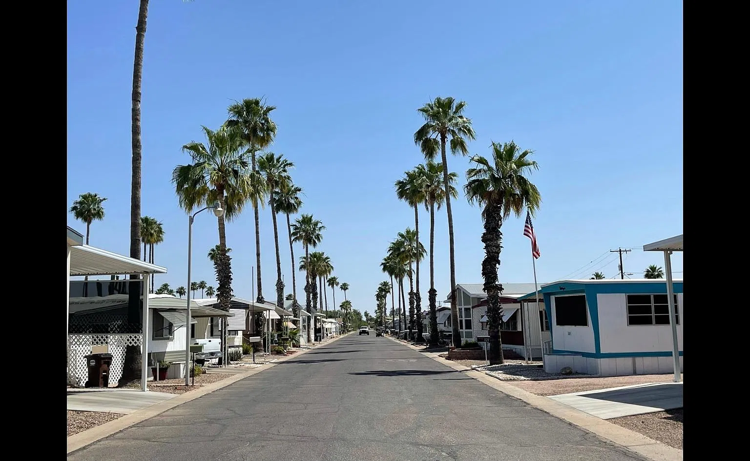 10540 E Apache Trl — Photo 2