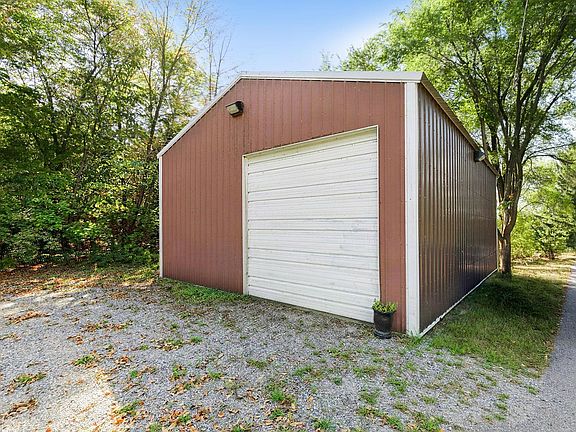 3rd image of 21484 Forest Hill Rd