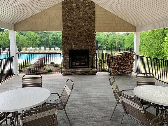 5th image of 3032 Creekbend Ln